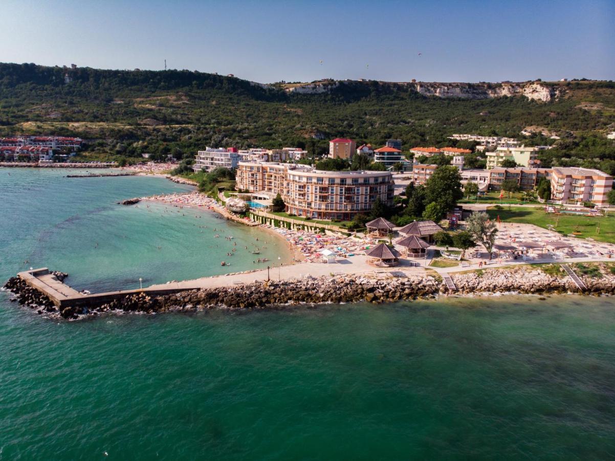 Royal Bay Resort Baltsjik Buitenkant foto